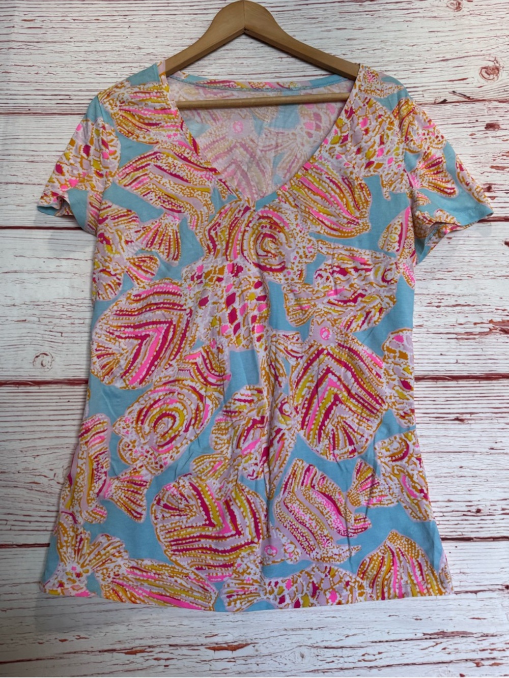 Lilly Pulitzer Michele V Neck Tee in Breakwater Blue Tini Bikini Sz M - Picture 1 of 6